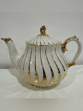 Vintage 1940s 1950s SADLER ENGLISH 22kt Gold And Ivory Swirl Two Cup Teapot JT25